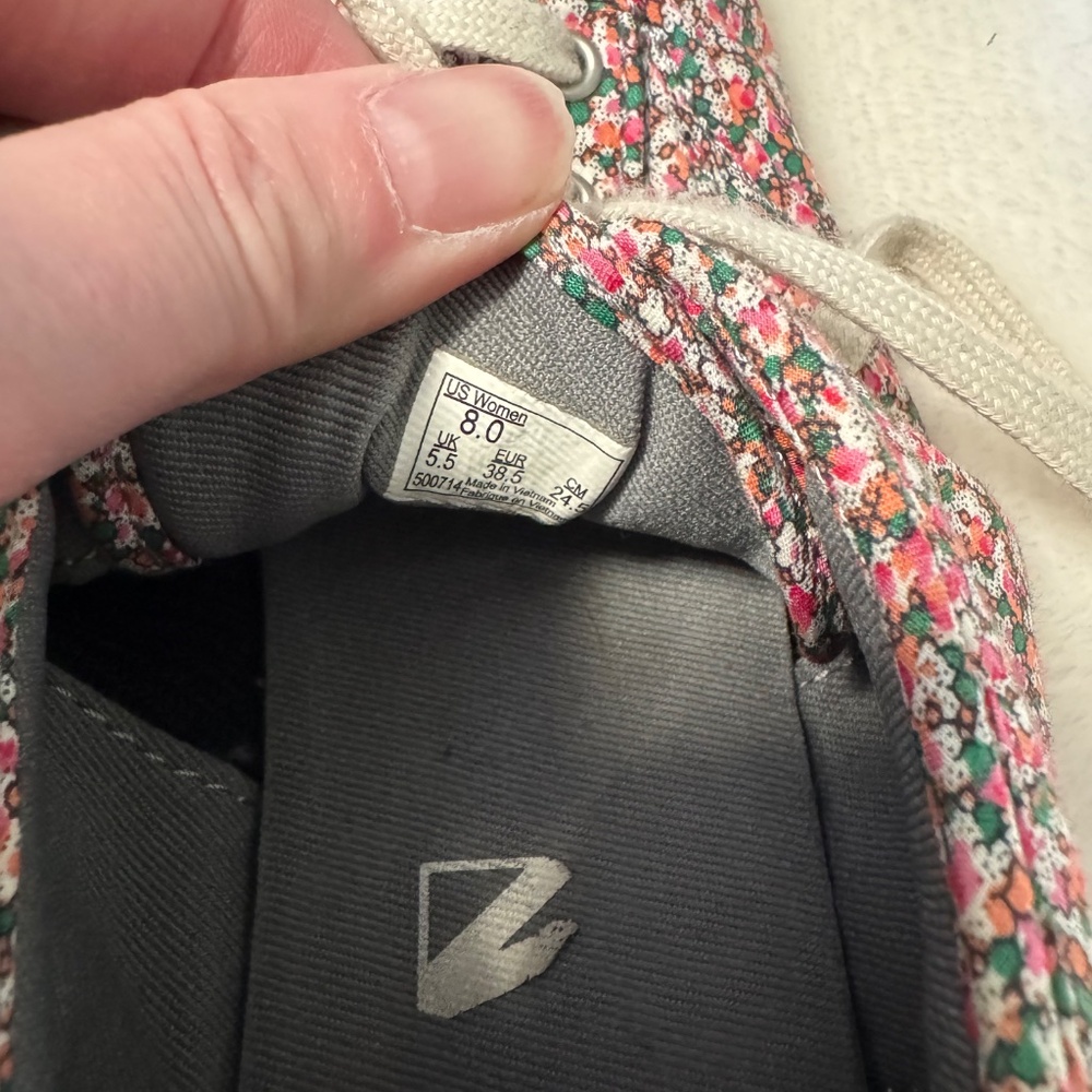 Vans - Picture 3 of 5